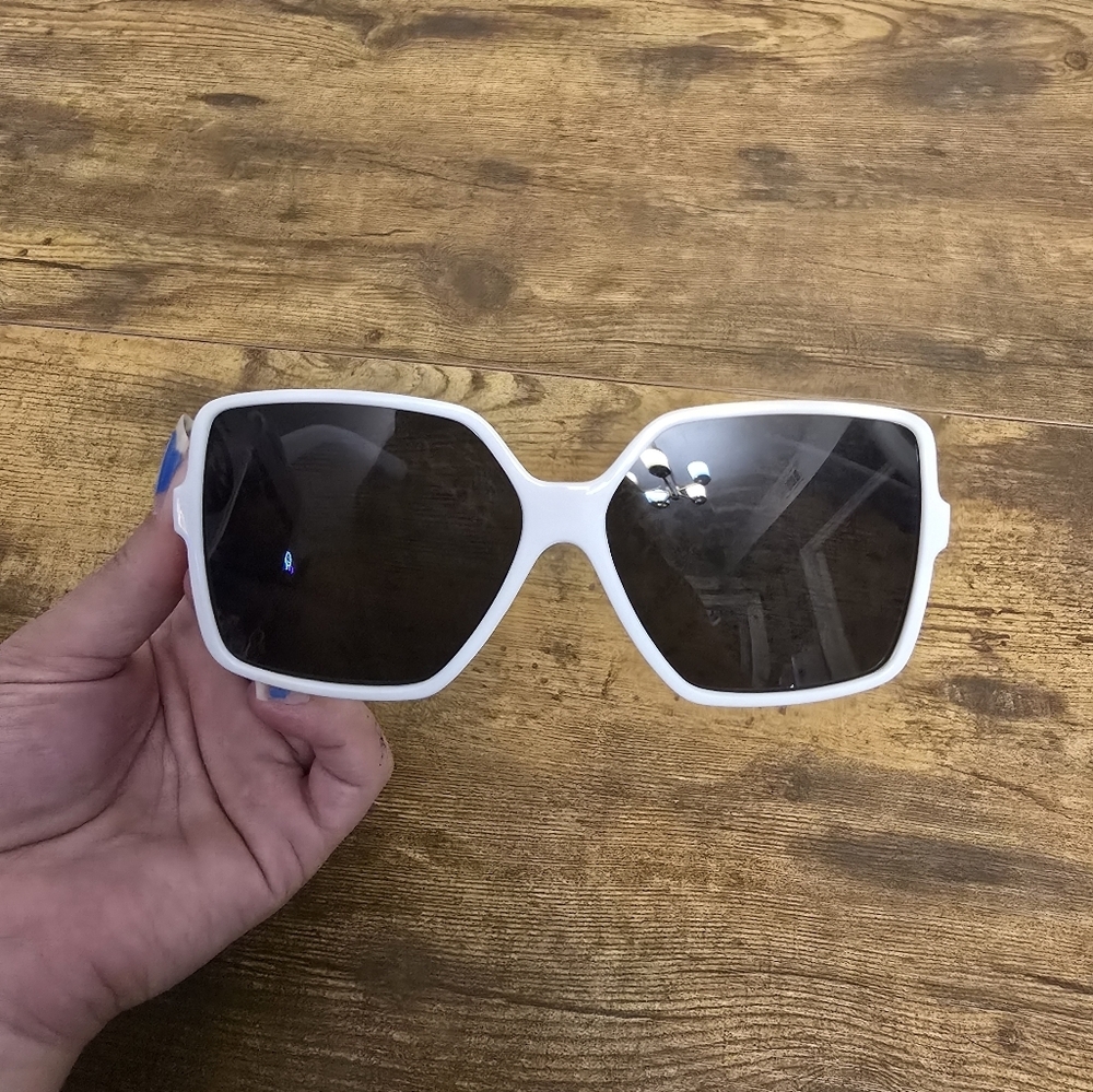 White Square Womens Sunglasses With Black Lens Unbranded - Picture 4 of 6